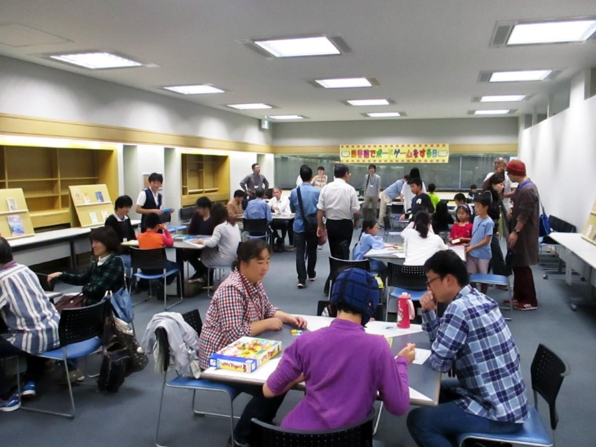 東大阪の「図書館でボードゲームをする日」
